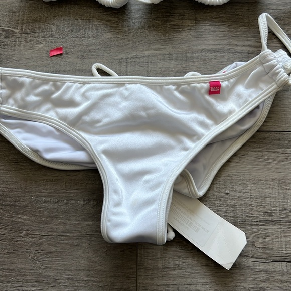 Bikinis - Picture 4 of 10